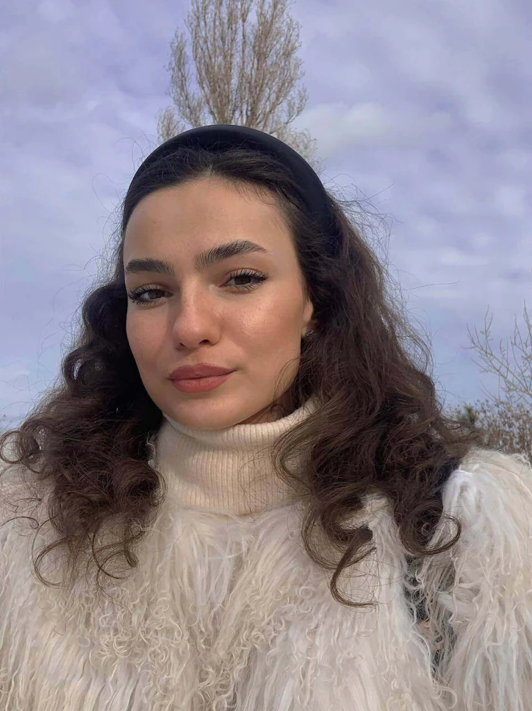 Yelyzaveta Profile image 6