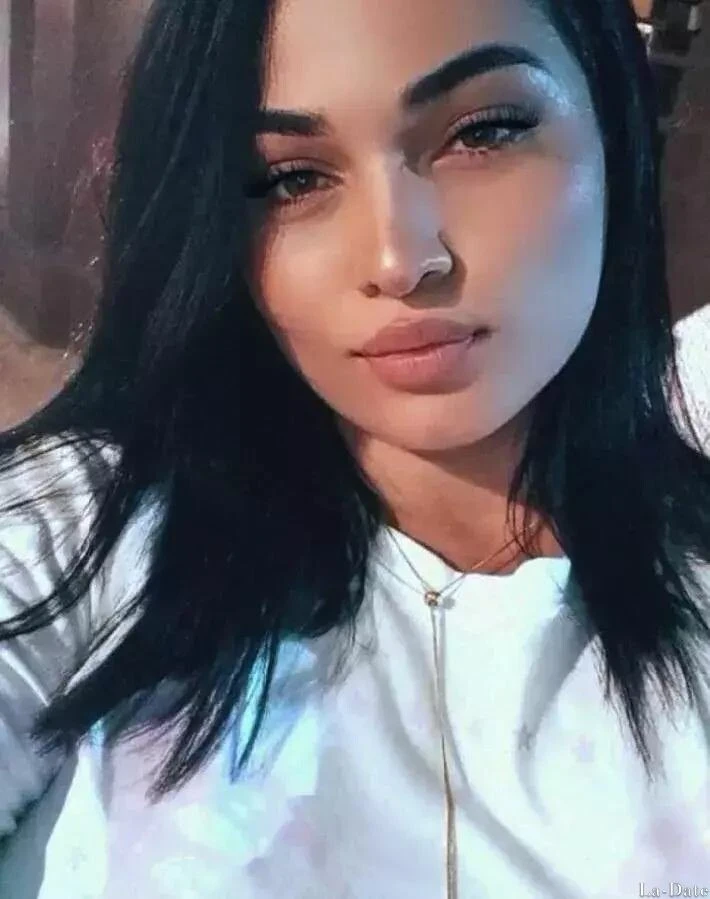 Stephania Profile image 4