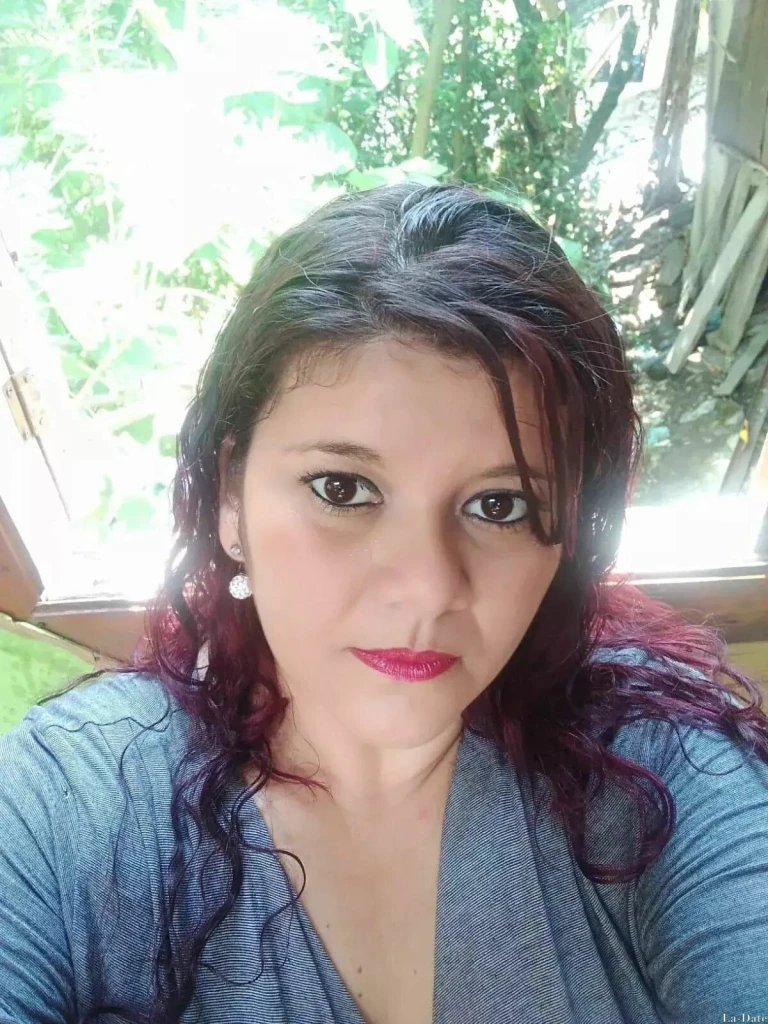 Paula Profile image 6