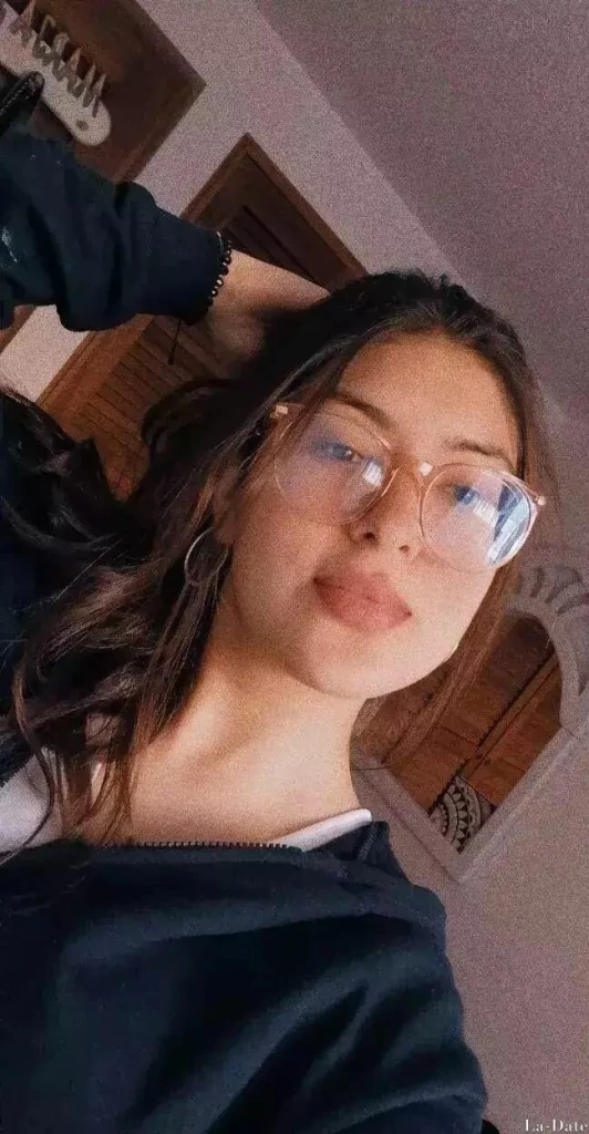 Karoline Profile image 2