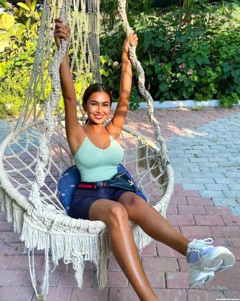 Alina Profile image 6