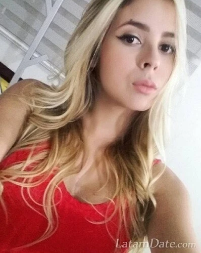 Ximena, 27